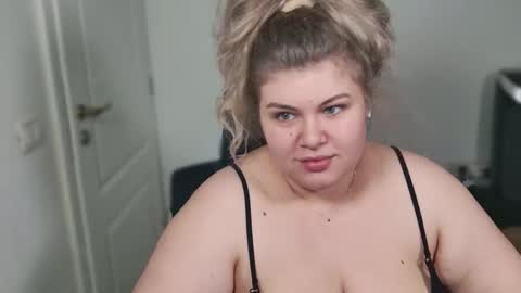 Snapshot of love_wiggy18 chatting on November 2025 07:19:02 AM Ally online show from November 2025 07:19:02 AM