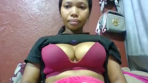Snapshot of loveinlife750427 chatting on May 2026 02:28:01 AM loveinlife750427 online show from May 2026 02:28:01 AM