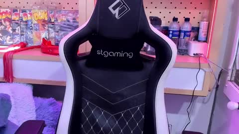 Snapshot of lovely_chloe19 chatting on February 2025 02:14:02 PM Chloe online show from February 2025 02:14:02 PM