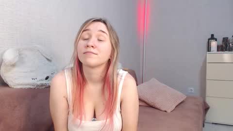 Snapshot of lovely_hayley chatting on November 2025 09:17:02 PM Lovely Hayley online show from November 2025 09:17:02 PM