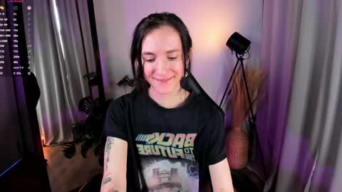 lovely_lo online show from May 2026 01:27:02 PM