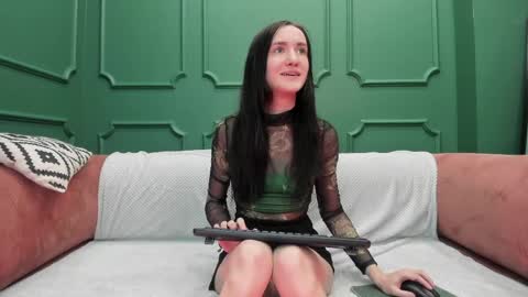 lovely_lo online show from May 2026 01:41:01 PM