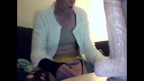 Snapshot of lovely_me165244 chatting on December 2024 11:13:02 PM mooie man online show from December 2024 11:13:02 PM