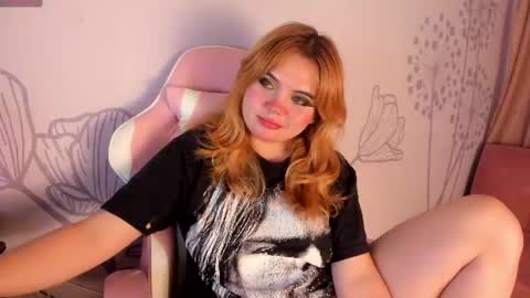 Snapshot of lovely_paris_01 chatting on July 2026 05:32:01 AM Paris Rose online show from July 2026 05:32:01 AM