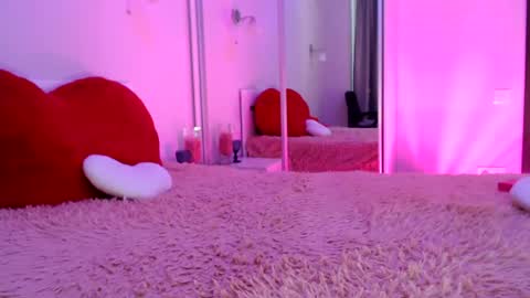 lovelybird69 online show from July 2026 12:11:01 PM