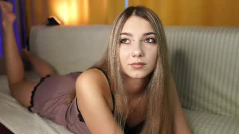 lovelygracee online show from April 2026 02:21:01 PM