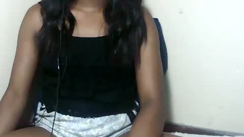 lovelylarra online show from December 2025 08:42:02 AM