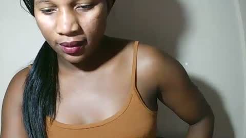 lovelylarra online show from May 2026 09:25:01 AM
