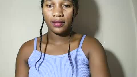 lovelylarra online show from May 2026 11:00:01 PM