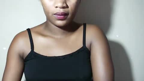 lovelylarra online show from May 2026 07:59:02 AM