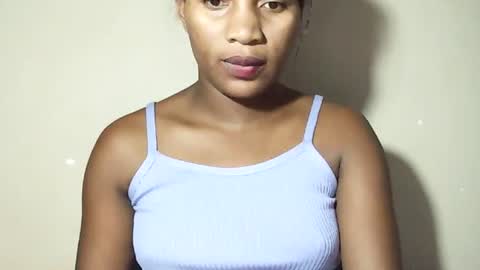 lovelylarra online show from May 2026 11:42:02 AM