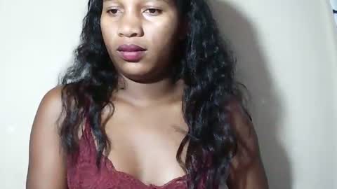lovelylarra online show from May 2026 06:48:02 PM