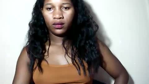 lovelylarra online show from May 2026 07:44:01 PM