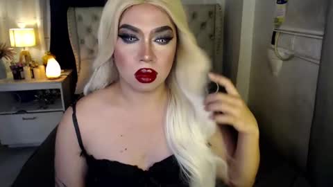 Snapshot of lovelymarie69 chatting on December 2024 06:14:01 PM Rebeca online show from December 2024 06:14:01 PM