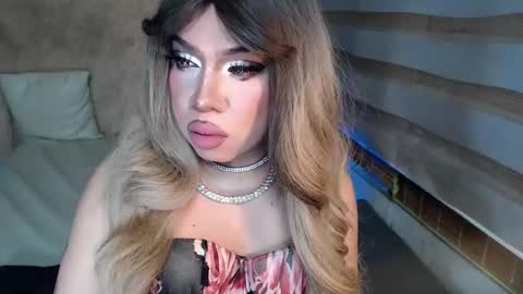 Snapshot of lovelymarie69 chatting on December 2025 06:02:01 PM Rebeca online show from December 2025 06:02:01 PM