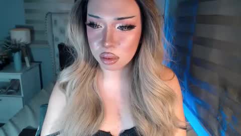 Snapshot of lovelymarie69 chatting on December 2025 05:18:02 PM Rebeca online show from December 2025 05:18:02 PM