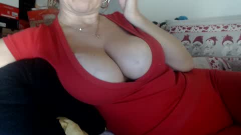 Snapshot of lovelywoman22 chatting on December 2024 04:04:01 PM lovelywoman22 online show from December 2024 04:04:01 PM