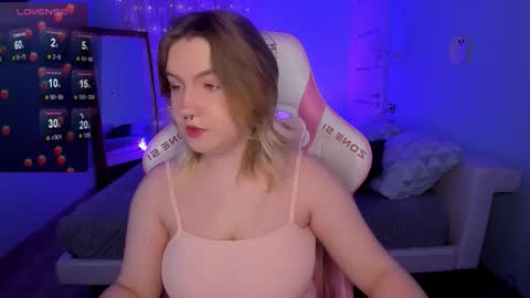 Snapshot of lovelyy_julia chatting on November 2025 08:14:02 AM Julia online show from November 2025 08:14:02 AM