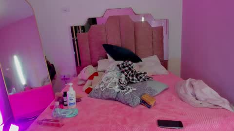 L O V E  online show from March 2025 11:49:02 AM