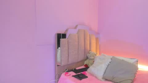 L O V E  online show from September 2025 11:32:02 AM