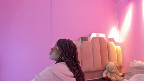 L O V E  online show from November 2025 11:58:01 AM