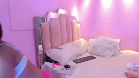 L O V E  online show from December 2025 11:49:02 AM