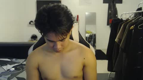 Snapshot of loverboyph04 chatting on November 2025 01:51:02 AM loverboyph04 online show from November 2025 01:51:02 AM