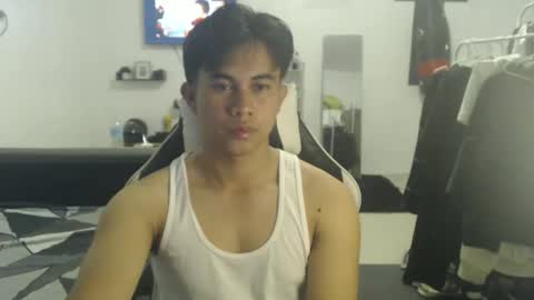 Snapshot of loverboyph04 chatting on December 2025 05:37:01 AM loverboyph04 online show from December 2025 05:37:01 AM