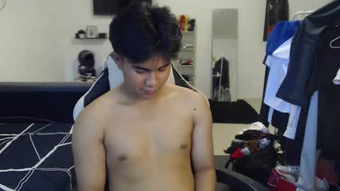 Snapshot of loverboyph04 chatting on January 2026 02:17:01 AM loverboyph04 online show from January 2026 02:17:01 AM