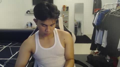 Snapshot of loverboyph04 chatting on January 2026 02:38:01 AM loverboyph04 online show from January 2026 02:38:01 AM