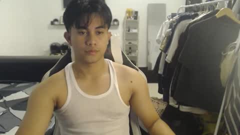 Snapshot of loverboyph04 chatting on February 2026 05:27:02 AM loverboyph04 online show from February 2026 05:27:02 AM