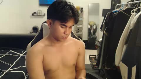 Snapshot of loverboyph04 chatting on February 2026 07:12:02 AM loverboyph04 online show from February 2026 07:12:02 AM