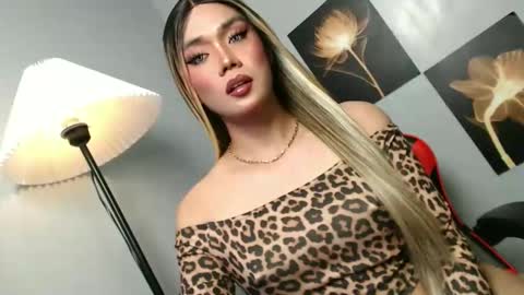 lovers moon22 online show from November 2025 12:15:02 PM