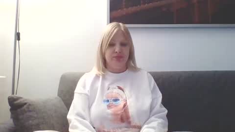 Marlyn online show from December 2024 04:38:02 PM