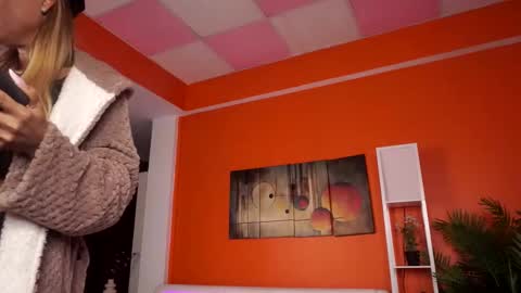 Nora online show from February 2026 04:22:01 AM