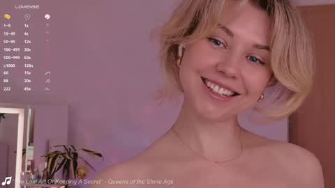 Snapshot of lowfreqsiren chatting on May 2026 10:44:01 AM . online show from May 2026 10:44:01 AM