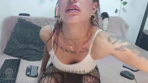 lu_pink online show from April 2026 12:25:02 PM