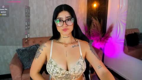 Luana online show from November 2025 12:08:02 PM