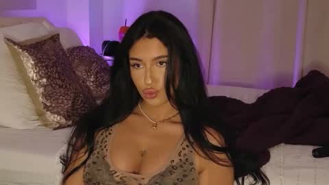 Luana Dess online show from May 2026 07:00:02 PM