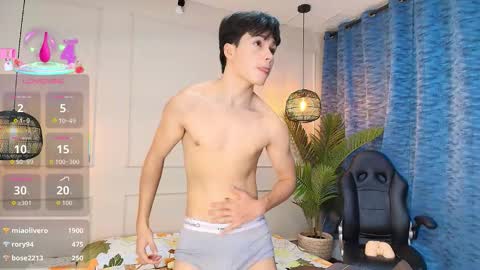 lUAN online show from October 2025 07:36:02 PM