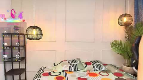 lUAN online show from October 2025 08:05:01 PM