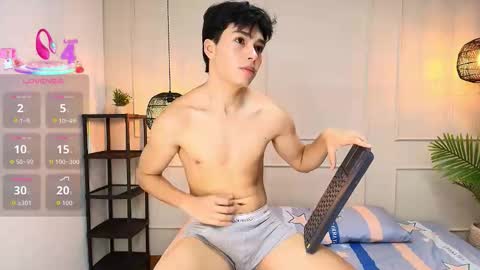 lUAN online show from October 2025 07:52:01 PM