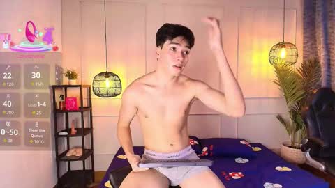 lUAN online show from December 2025 08:13:01 PM