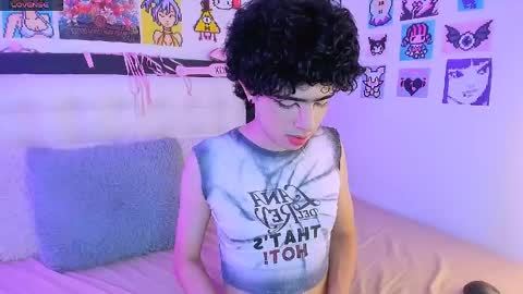 Snapshot of luanrush_ chatting on April 2026 06:05:01 PM LuanRush online show from April 2026 06:05:01 PM