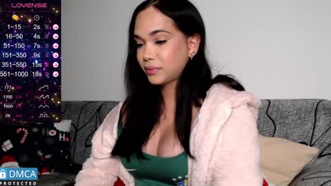 luara_ online show from December 2024 01:51:01 PM