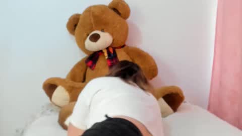 luara__01__lecat_1 online show from October 2025 07:10:02 PM