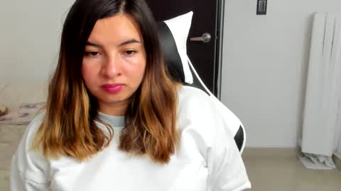 luara__01__lecat_1 online show from April 2026 11:49:01 PM