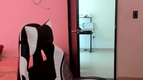 luara__01__lecat_1 online show from April 2026 09:19:01 PM