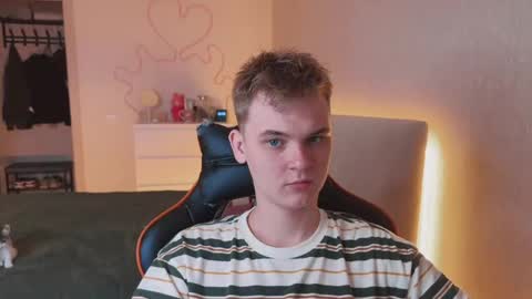 Lucas Gill online show from September 2025 02:33:02 AM