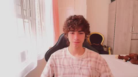 lucas_xo online show from October 2025 03:43:01 PM